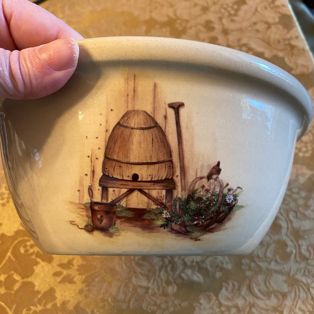 Vintage 8.5 inch yesteryears pottery bowl handmade in Marshall, Texas